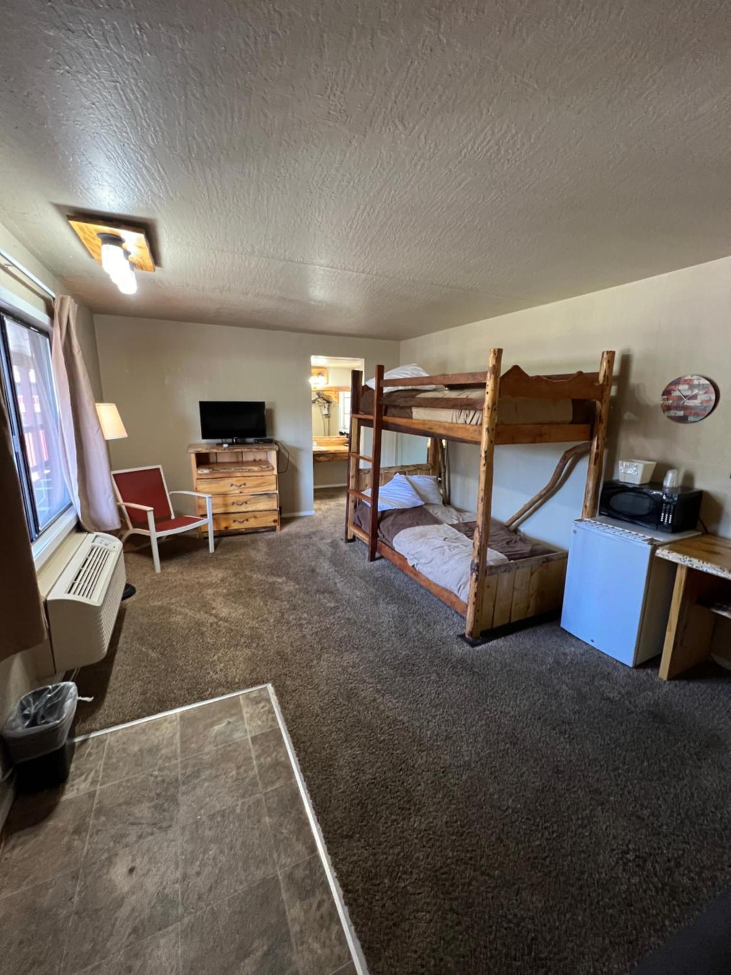 The Trailhead Motel 2*